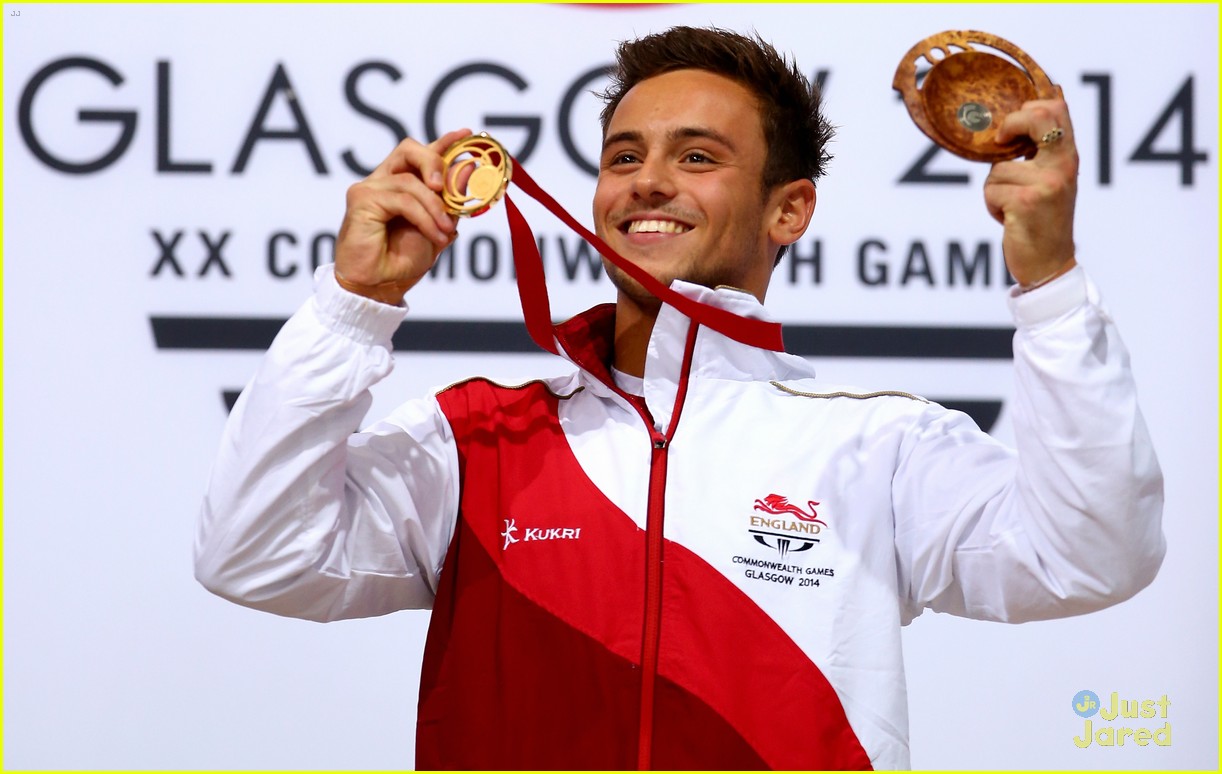 tom daley wins gold at commonwealth games 19