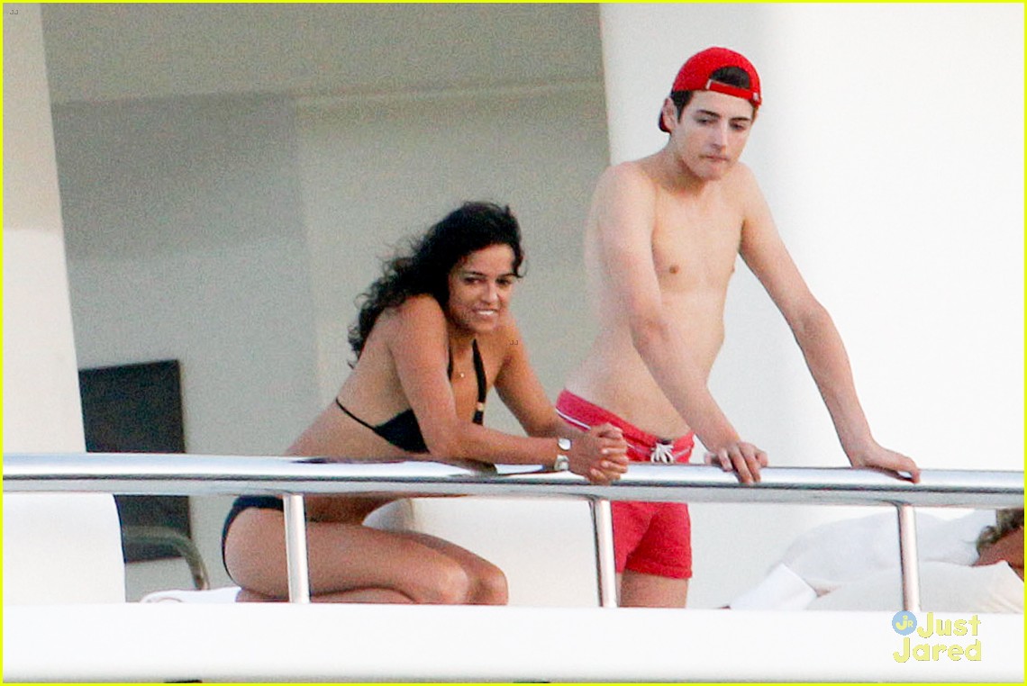 zac efron goes shirtless for jet ski fun with michelle rodriguez 10