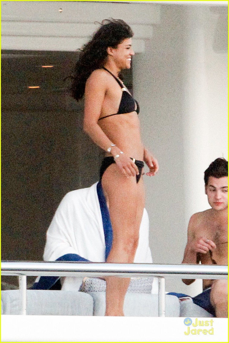 zac efron goes shirtless for jet ski fun with michelle rodriguez 11