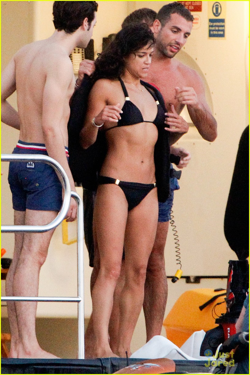 zac efron goes shirtless for jet ski fun with michelle rodriguez 12