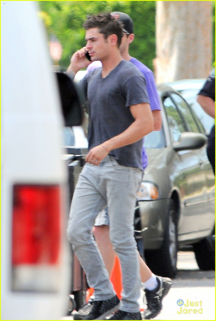 zac efron gets roughed up on we are your friends set 01