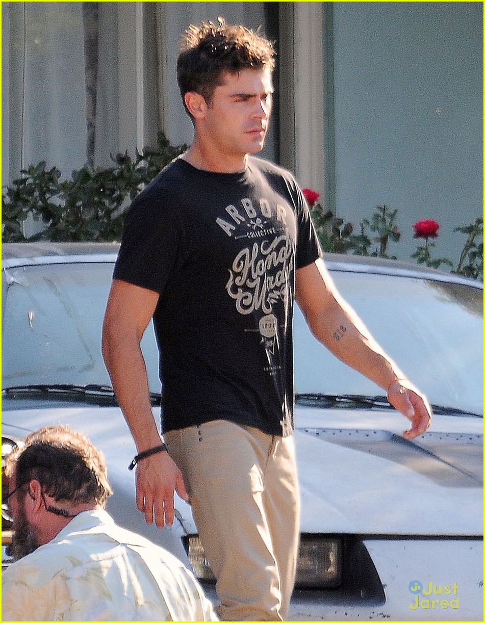 zac efron gets roughed up on we are your friends set 05