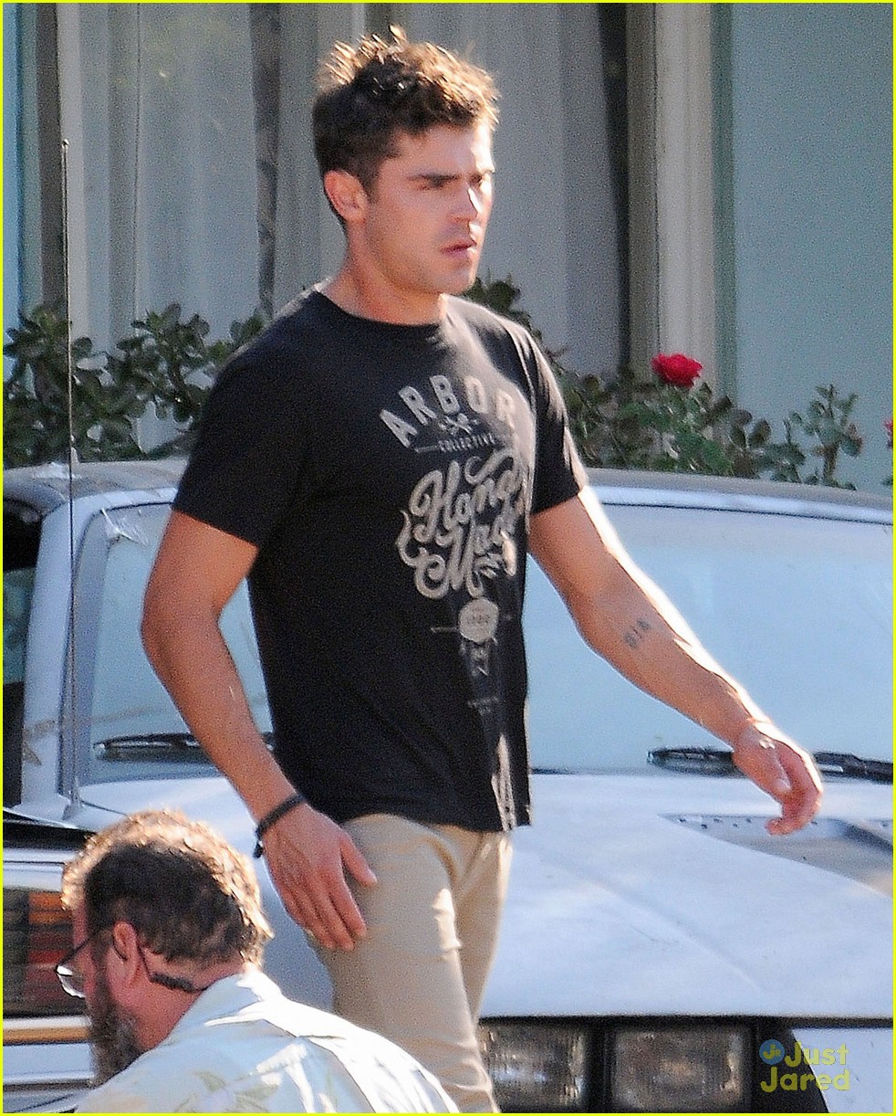 zac efron gets roughed up on we are your friends set 07