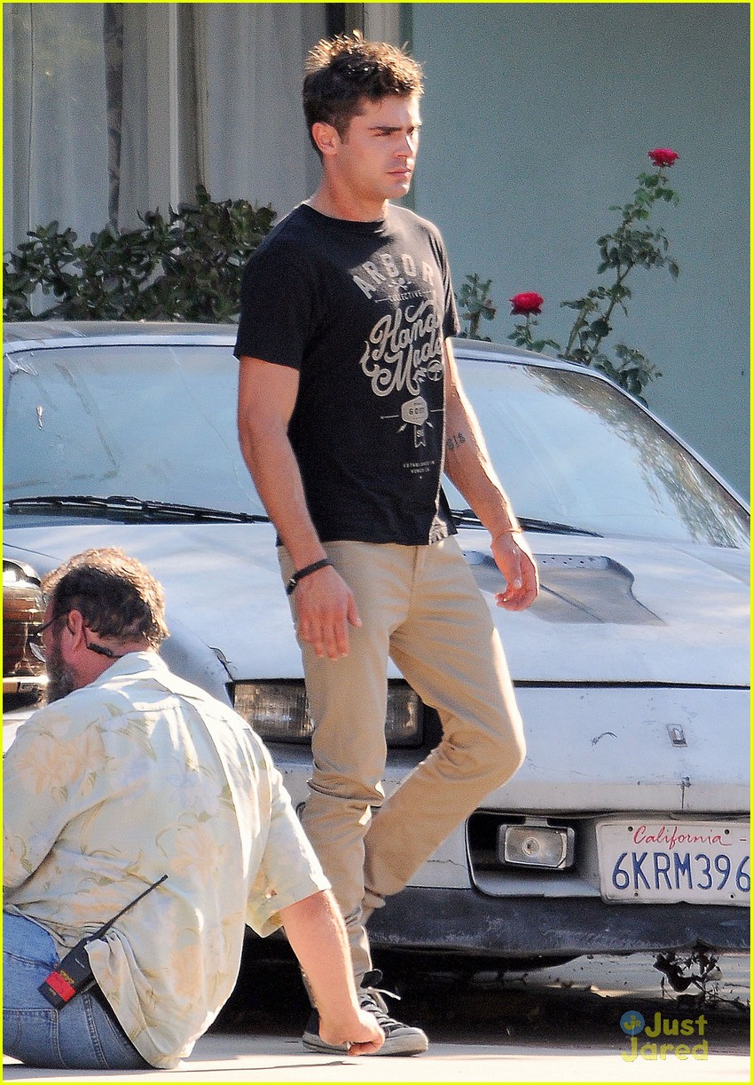zac efron gets roughed up on we are your friends set 08