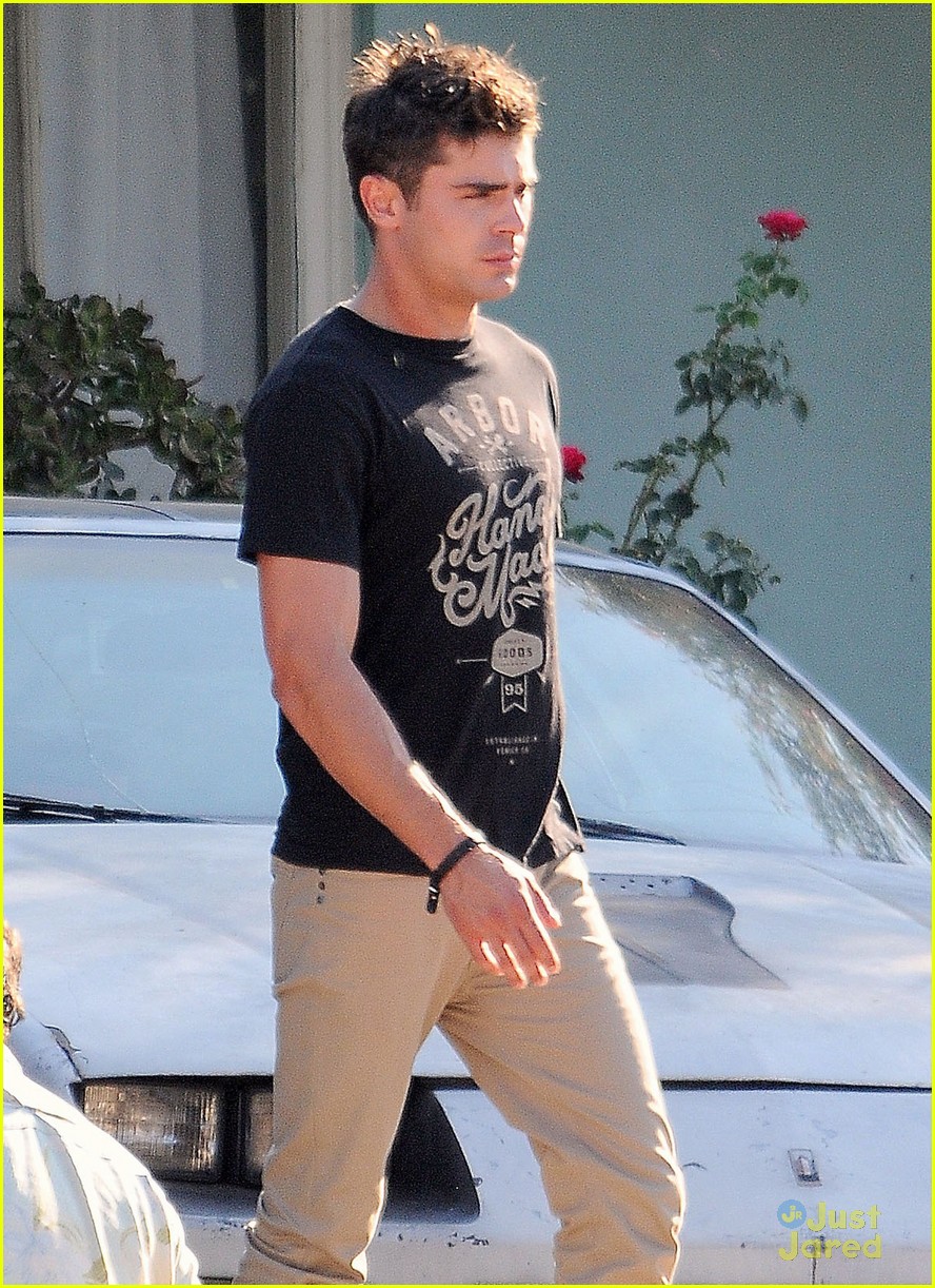 zac efron gets roughed up on we are your friends set 09