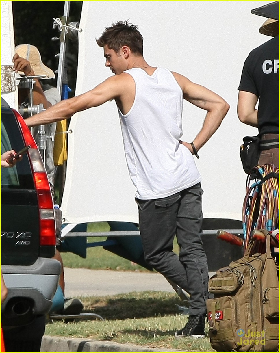 zac efron steps out after split from michelle rodriguez 05