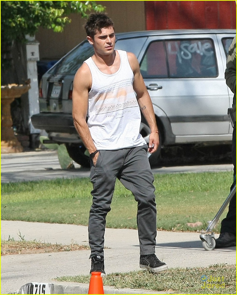 zac efron steps out after split from michelle rodriguez 12
