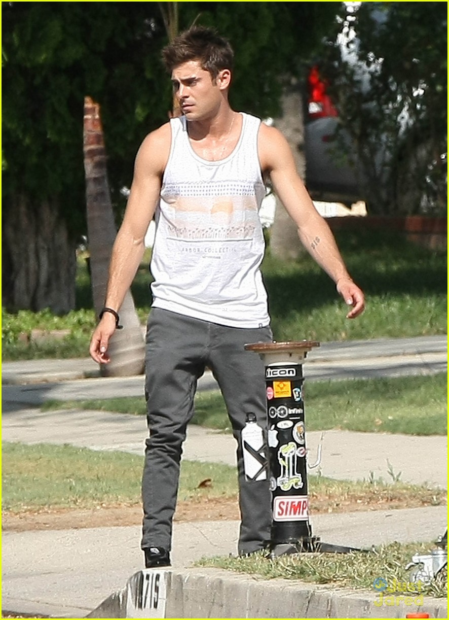 zac efron steps out after split from michelle rodriguez 13