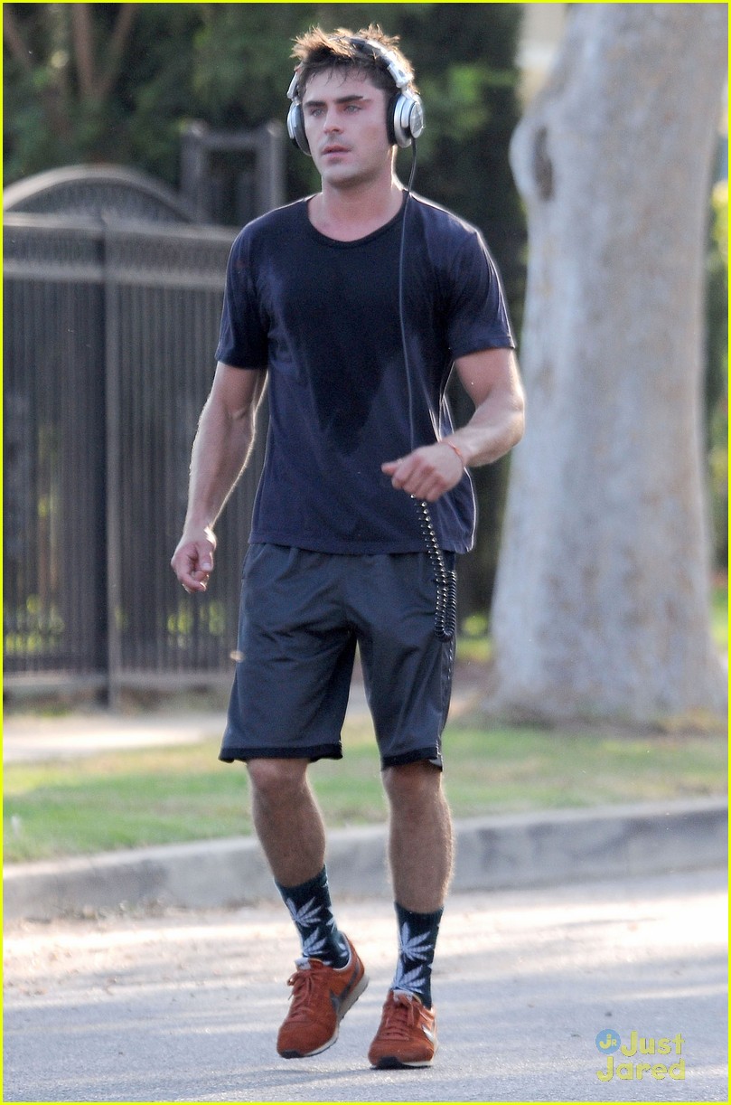 zac efron swaety sprinting we are your friends set 01