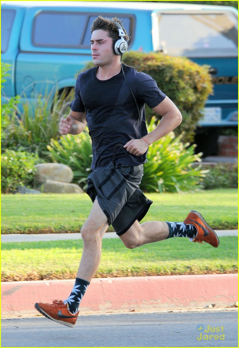 zac efron swaety sprinting we are your friends set 03