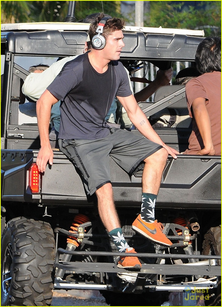 zac efron swaety sprinting we are your friends set 05
