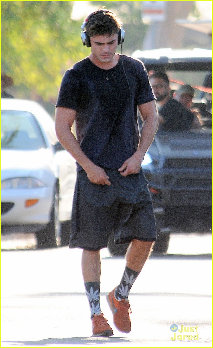 zac efron swaety sprinting we are your friends set 06