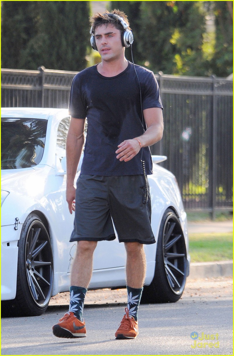 zac efron swaety sprinting we are your friends set 08