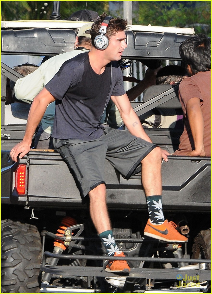 zac efron swaety sprinting we are your friends set 11