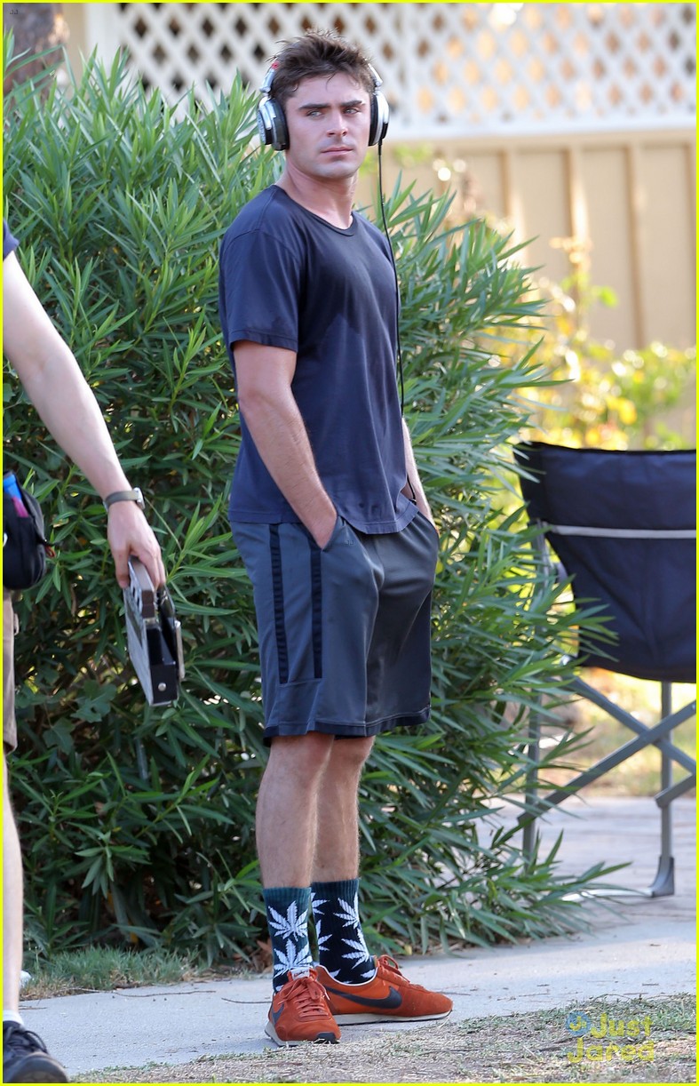 zac efron swaety sprinting we are your friends set 13