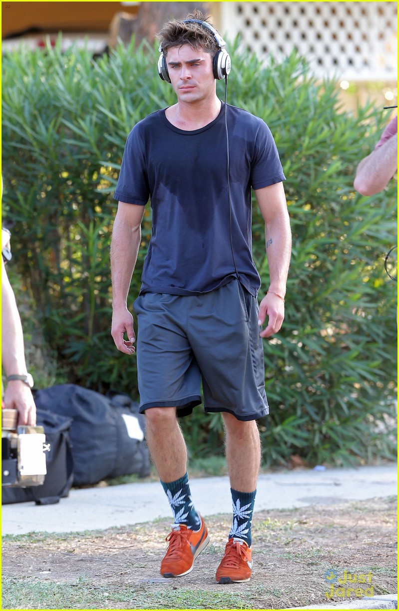 zac efron swaety sprinting we are your friends set 14