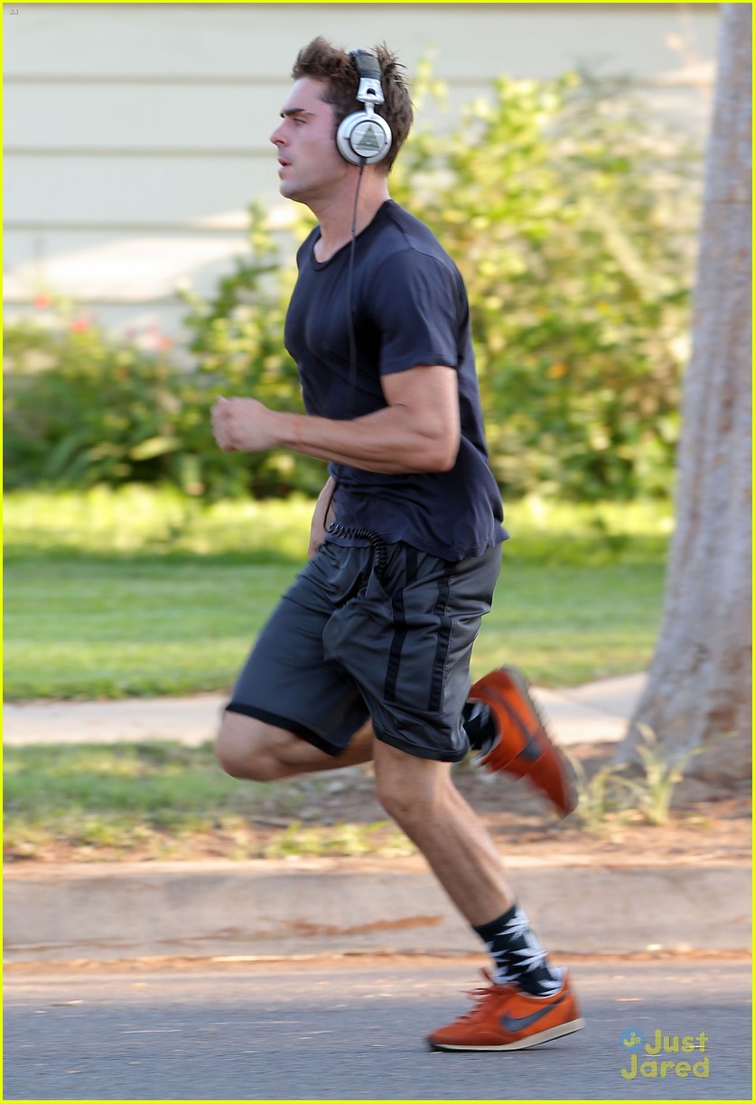 zac efron swaety sprinting we are your friends set 15