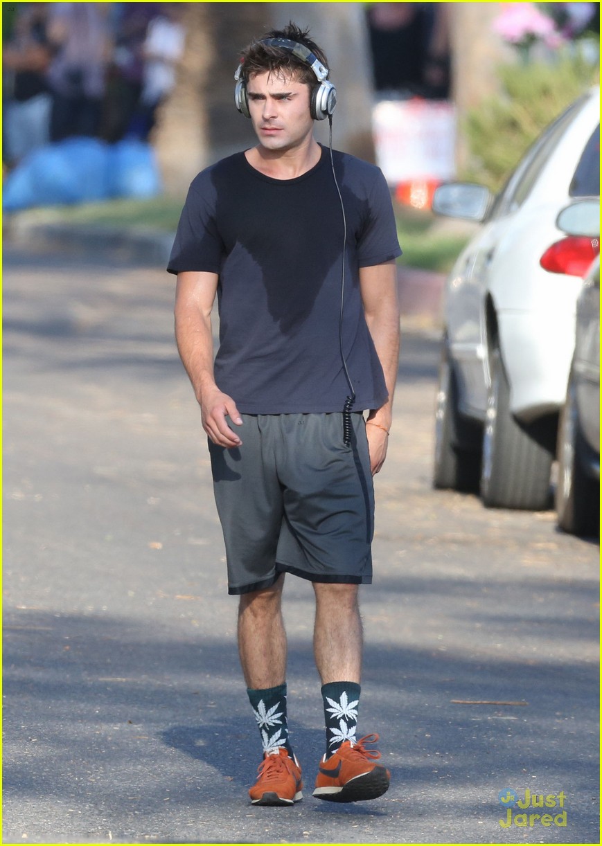 zac efron swaety sprinting we are your friends set 20