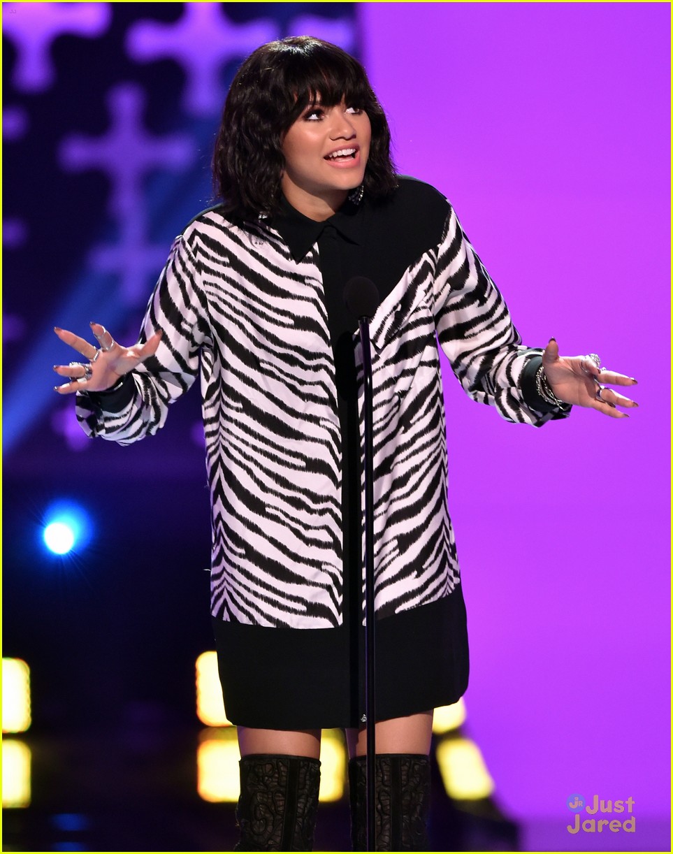 Zendaya Switches Outfits \u0026 WINS Choice Style Icon at Teen Choice Awards 2014:  Photo 705440 | 2014 Teen Choice Awards, Bella Thorne, Cameron Dallas,  Zendaya Pictures | Just Jared Jr., image size:963x1222