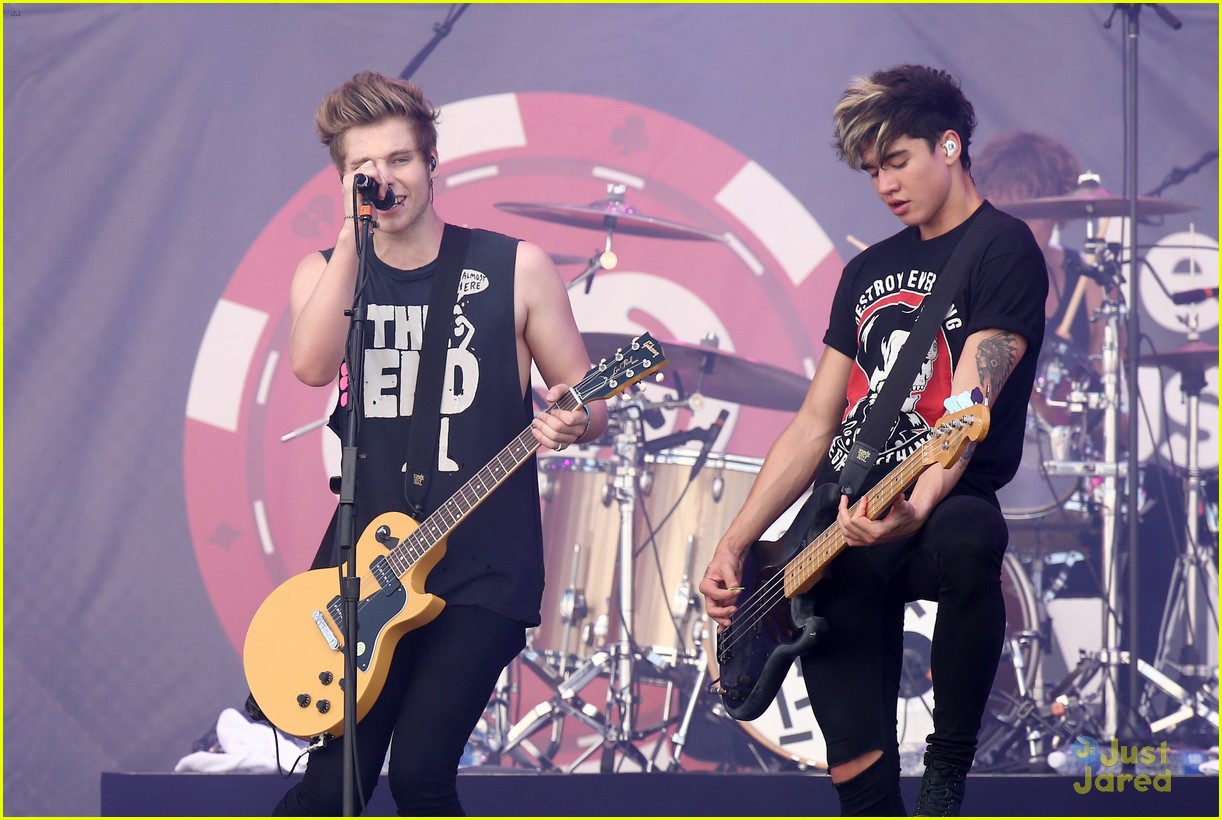 one direction 5 seconds of summer iheartradio music festival 2014 09