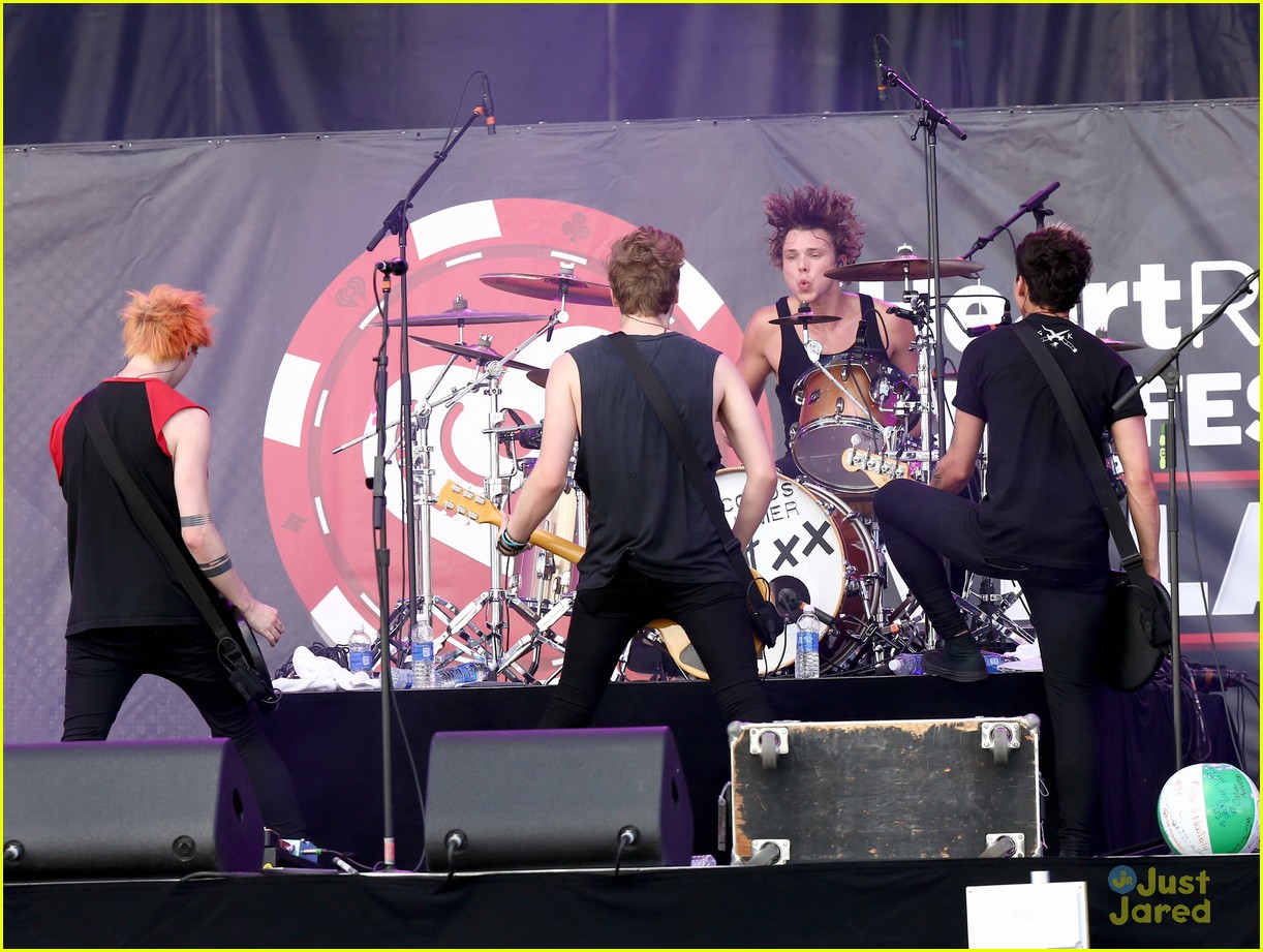 one direction 5 seconds of summer iheartradio music festival 2014 12