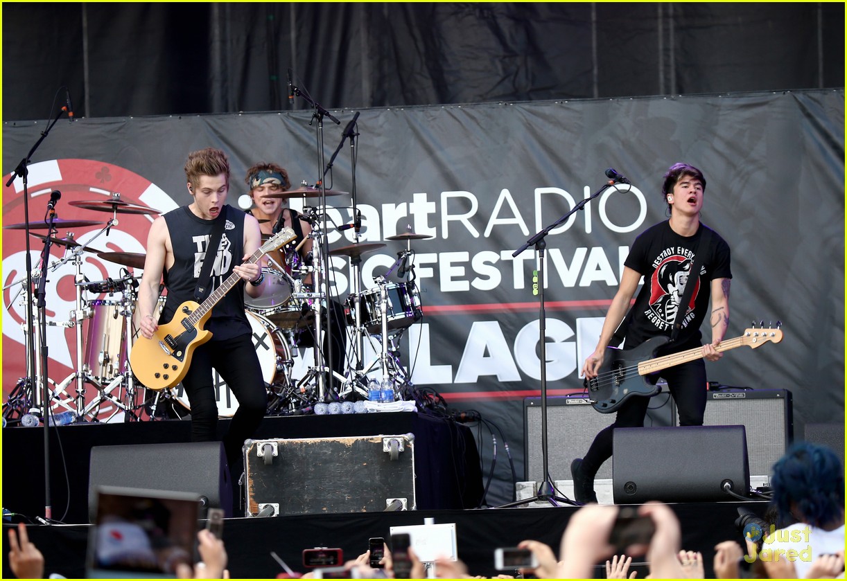 one direction 5 seconds of summer iheartradio music festival 2014 14