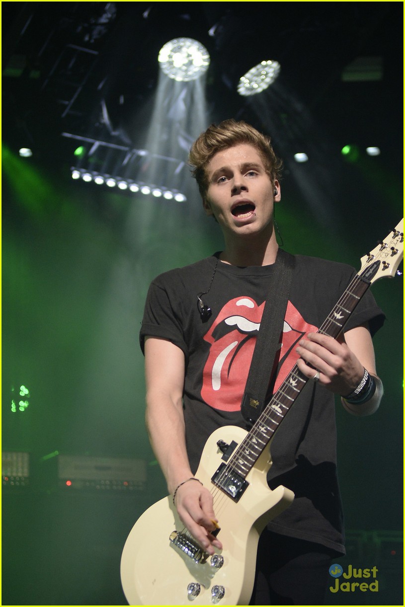 5 seconds of summer roundhouse concert london 02