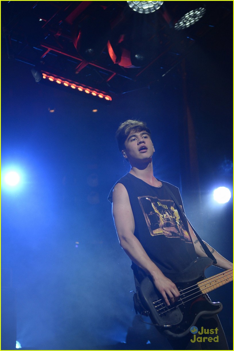 5 seconds of summer roundhouse concert london 06