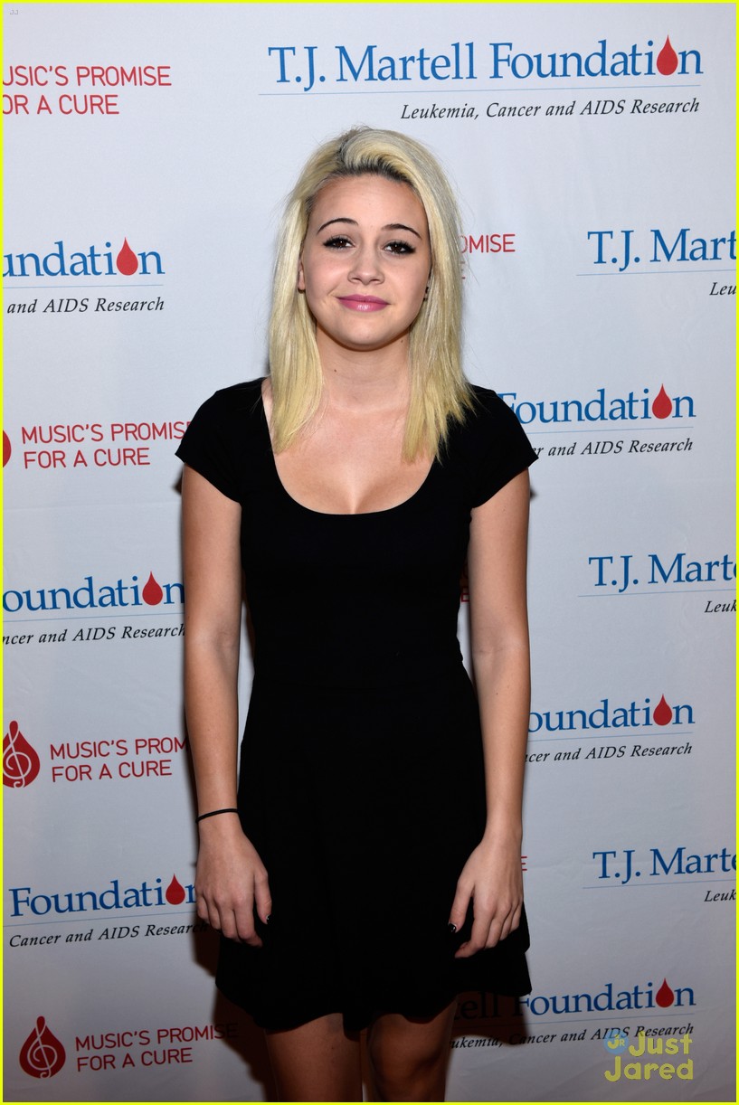 bea miller belts it out at tj martell foundation event 03