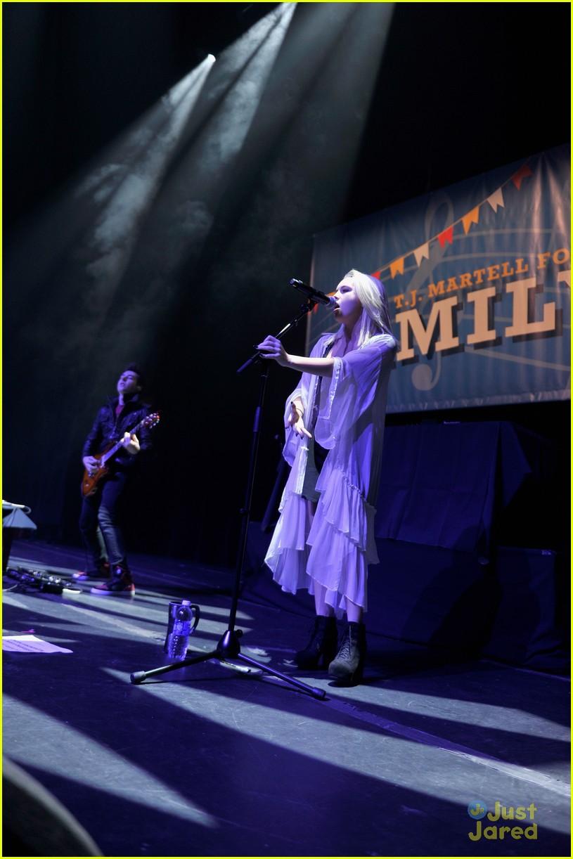 bea miller belts it out at tj martell foundation event 05