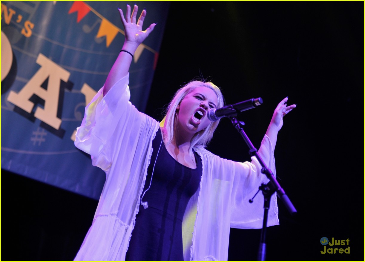 bea miller belts it out at tj martell foundation event 09