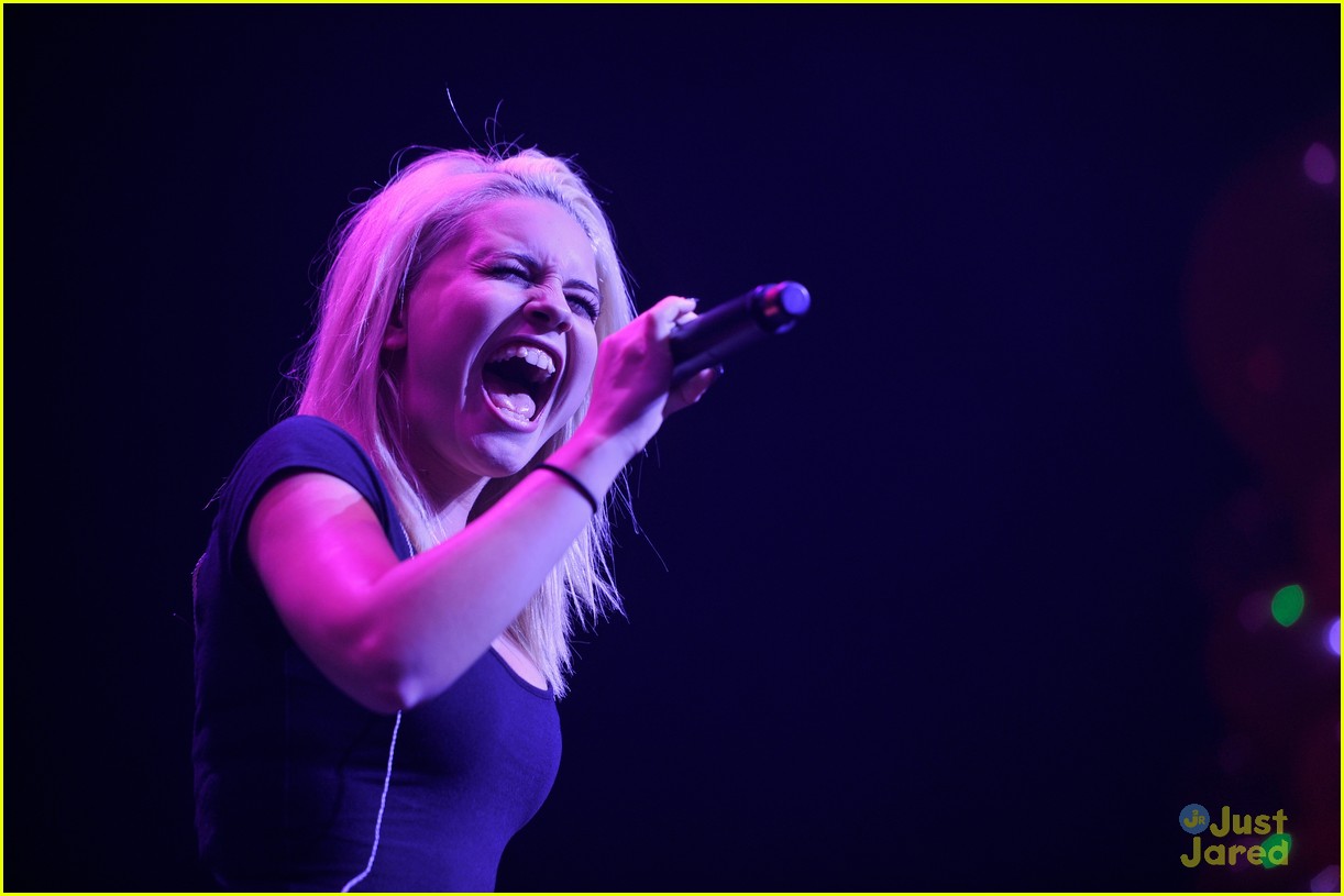 bea miller belts it out at tj martell foundation event 11