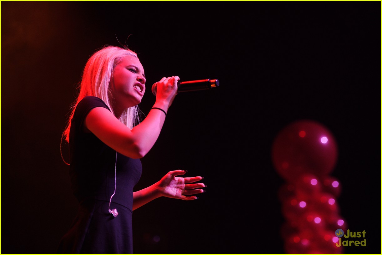 bea miller belts it out at tj martell foundation event 14