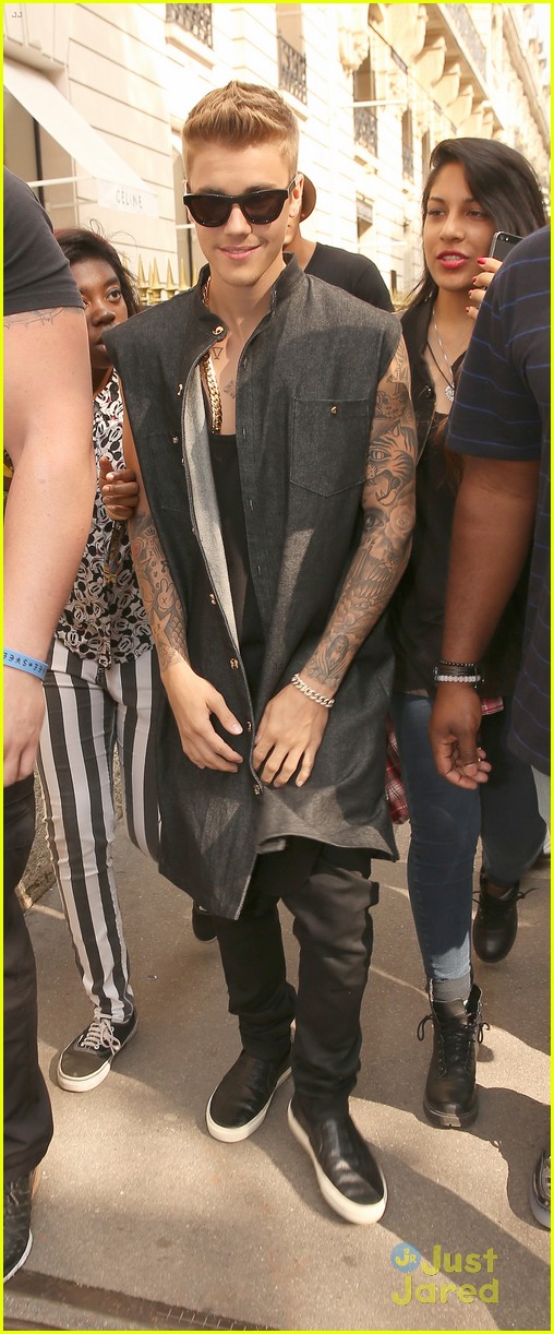 justin bieber knows how to rock fur jacket 05