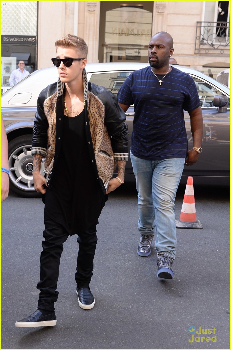 justin bieber knows how to rock fur jacket 15