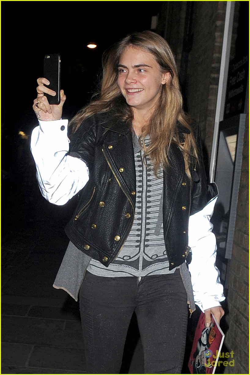 cara delevingne reveals her eyebrow secrets i make sure theyre there 05