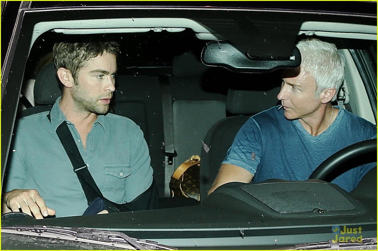 chace crawford arm sling west hollywood 10