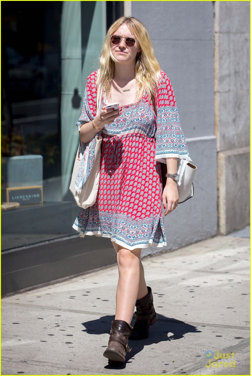 dakota fanning tries to live a normal life 06