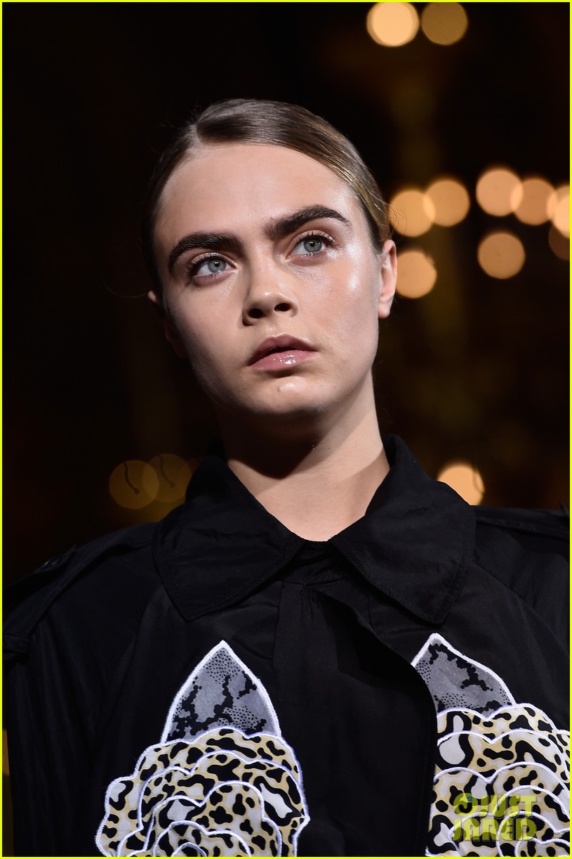 cara delevingne fiercely hits the runway for stella mccartney 01