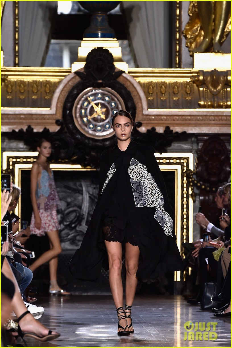 cara delevingne fiercely hits the runway for stella mccartney 07