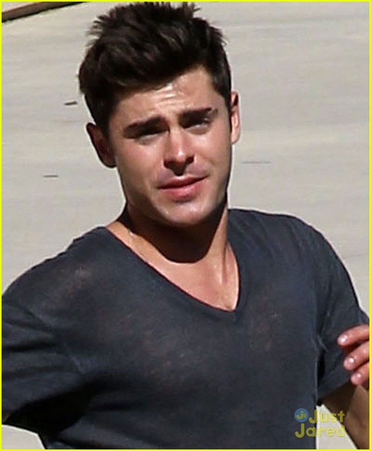 zac efron waves to camera we are your friends 01