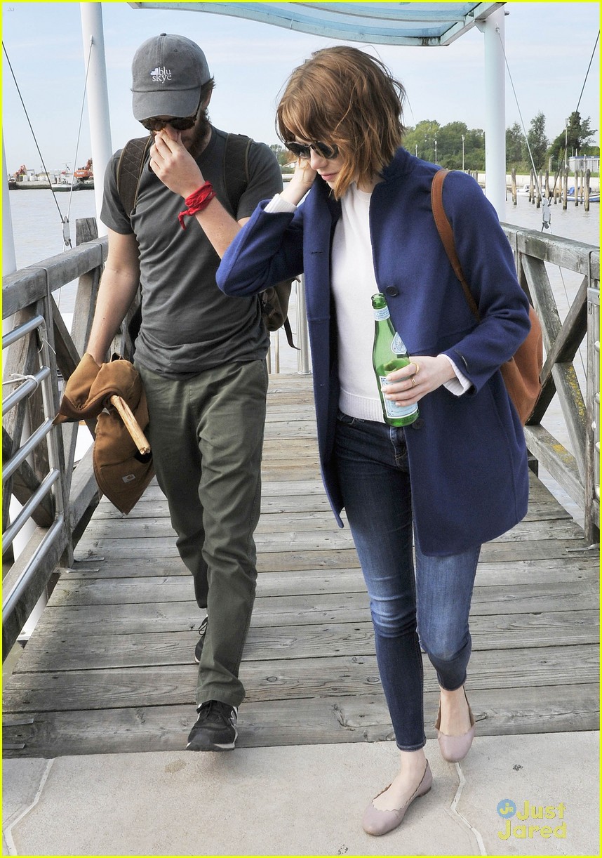 emma stone andrew garfield leave venice after film festival 06