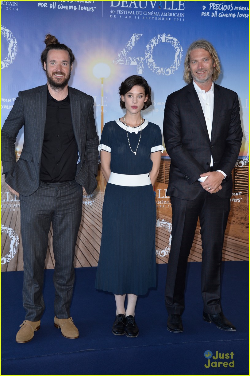 freddie highmore astrid berges frisbey deauville american film festival 2014 08