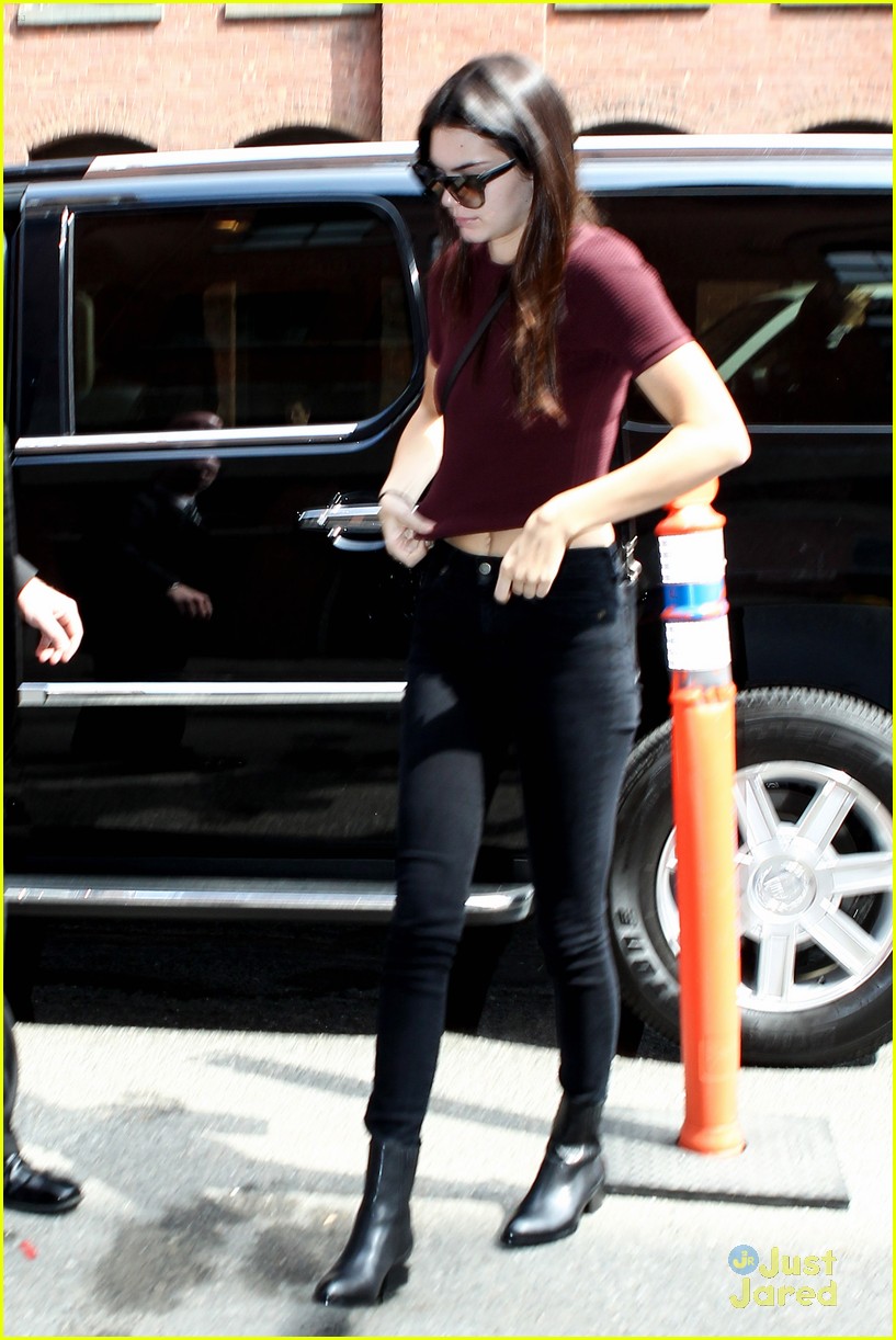 kendall jenner smoothie after meetings 09