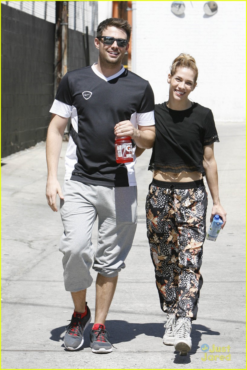Jonathan Bennett &amp; Allison Holker Dance Their Way To Glamorama Fashion ...