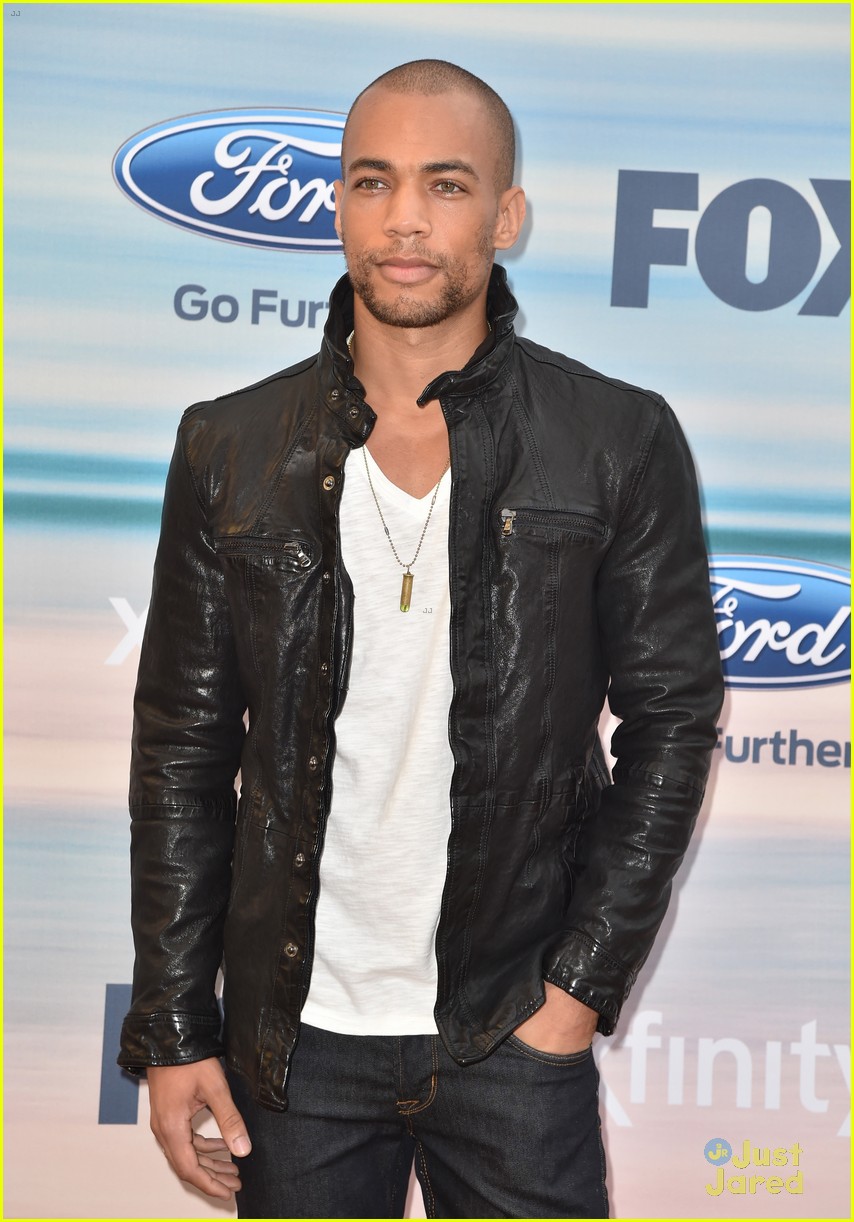 kevin zegers kendrick sampson fox fall 2014 party 05