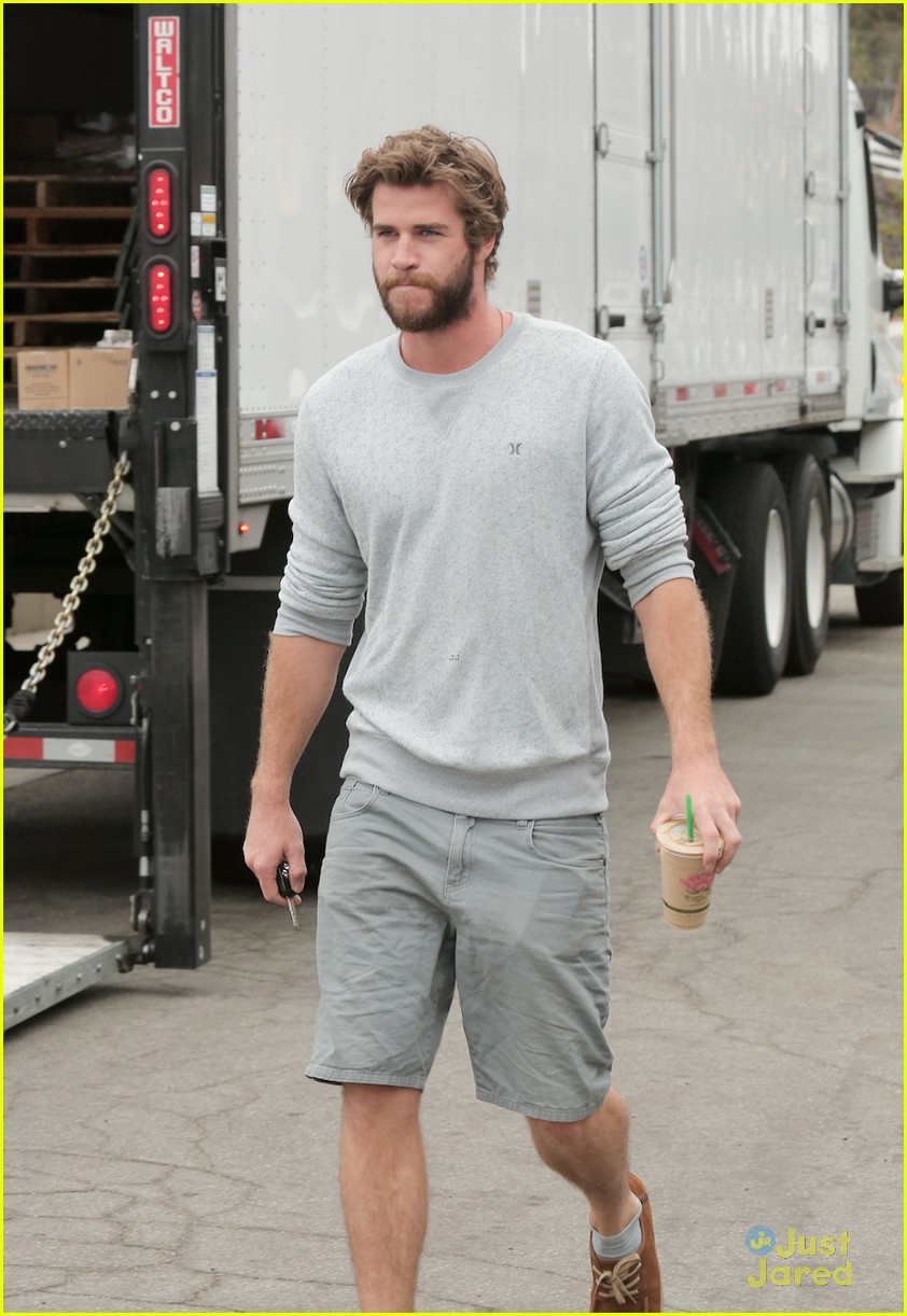 liam hemsworth steps out after miley cyrus love declaration 03