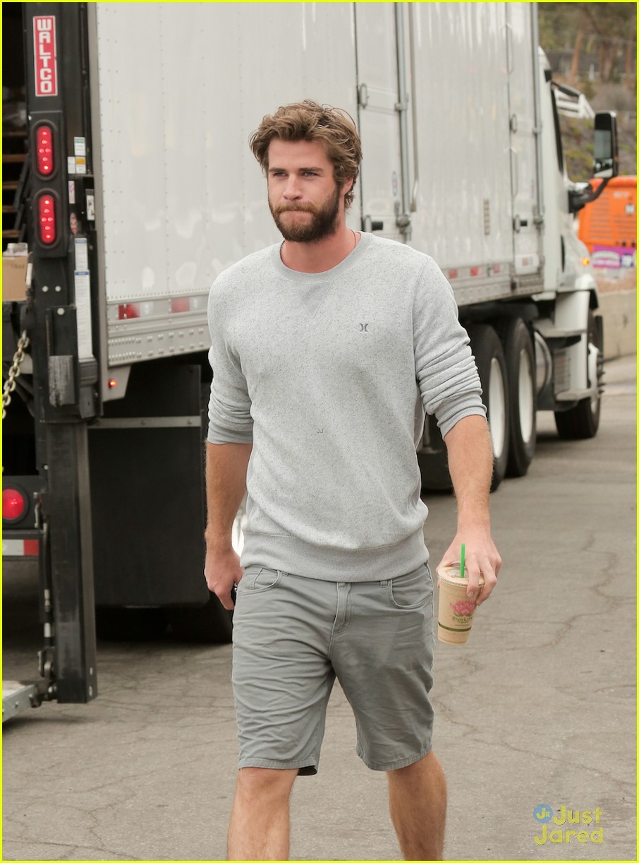 liam hemsworth steps out after miley cyrus love declaration 06