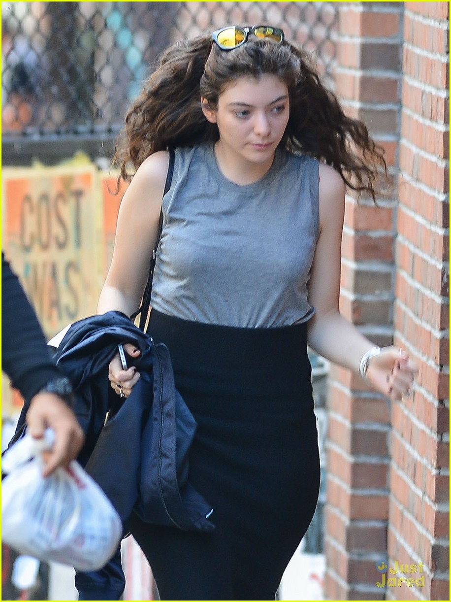 lorde out nyc elle never ending dream 05