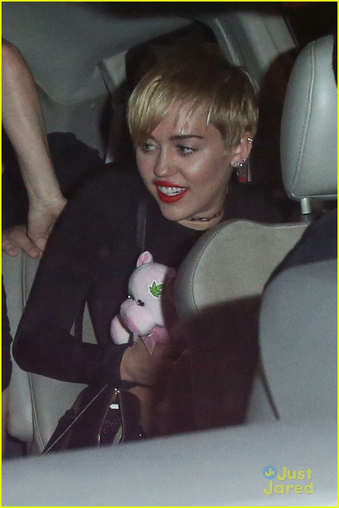 miley cyrus bares her abs for girls night out 03